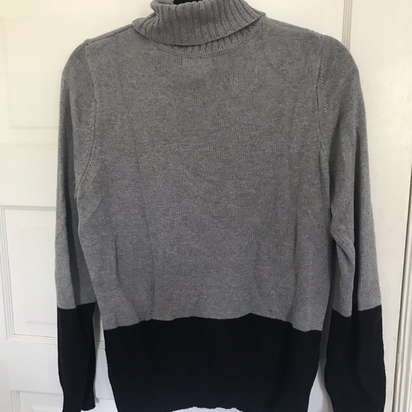 Color Blocked turtleneck sweater - Picture 3 of 3